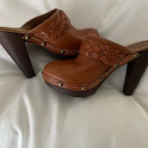 Sbicca Braided Cognac Clogs